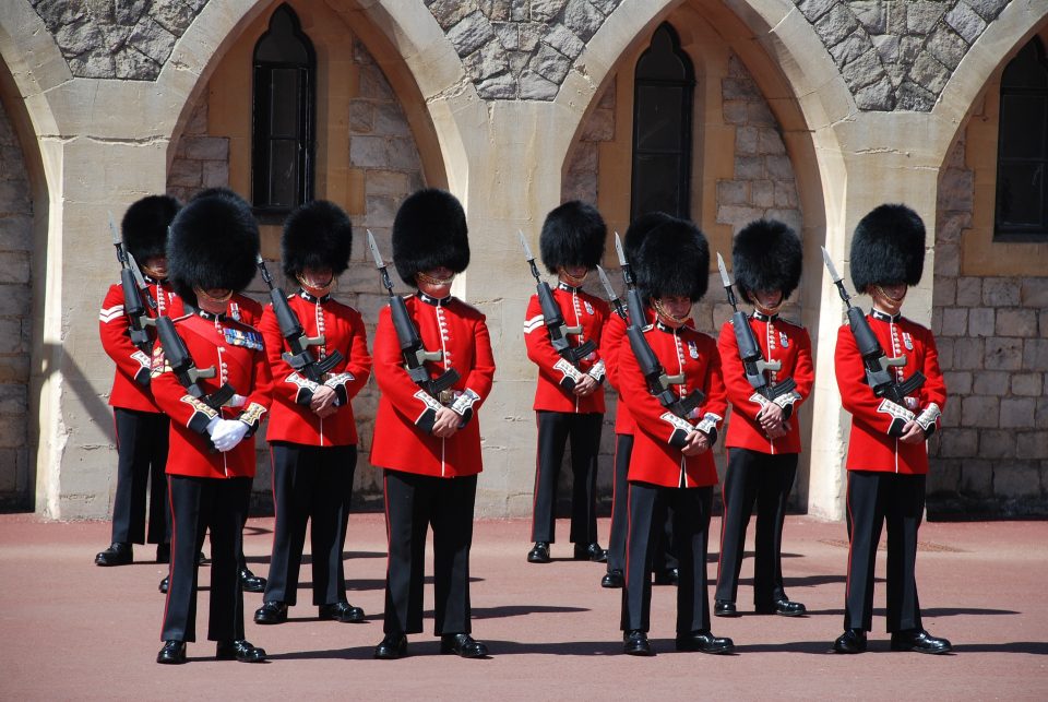 brit-royal-guard-1